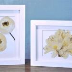 Witte fotolijstjes met droogbloemen